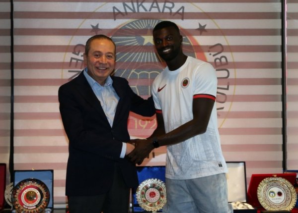 Đã chơi cho hơn 10 đội, chính thức: cựu tiền đạo của Milan, Nian đã gia nhập Super League Genclabiliji của Thổ Nhĩ Kỳ