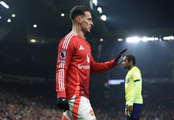 Sky Sports: Manchester United và Betis vẫn đang đàm phán chuyển nhượng của Anthony, và bản thân các cầu thủ cần phải nhượng bộ