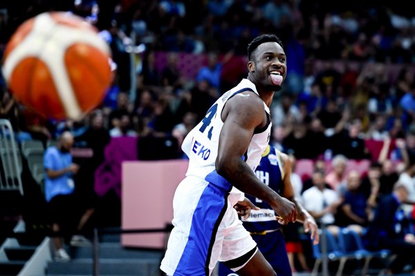 Antetokounmpo thiếu một và ba lần! SPAN: Đáng lẽ nó đã được "giết" anh trai của anh ấy, anh ấy đã bỏ lỡ một layup