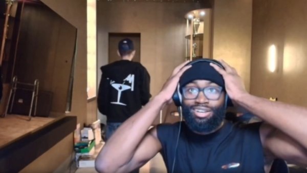 Không có dấu hiệu 😂 Jaylen Brown gọi 5 đồng đội nhưng không 