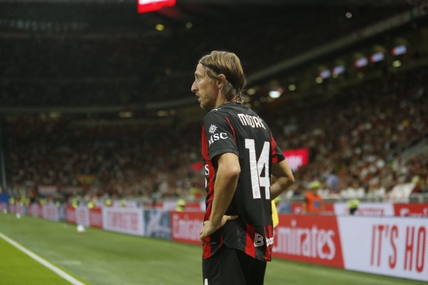 Phóng viên: Modric nói với bạn mình rằng anh ta đã rất ngạc 