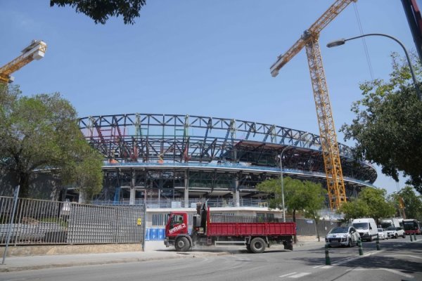 Giám đốc điều hành Barcelona: Nếu suôn sẻ, Camp Nou sẽ khai 
